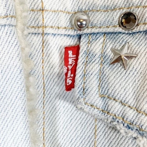 Levi's Big E Ex-Boyfriend Trucker Star Studded Denim Jacket Size XS - Picture 5 of 7